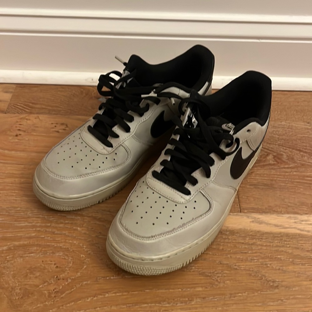 Nike AirForce 1 Mens shoes tan and black Size 11